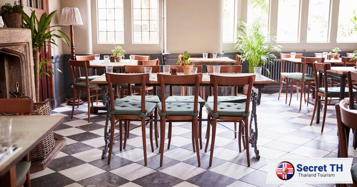 9. Hong Khao Tom Pla Restaurant