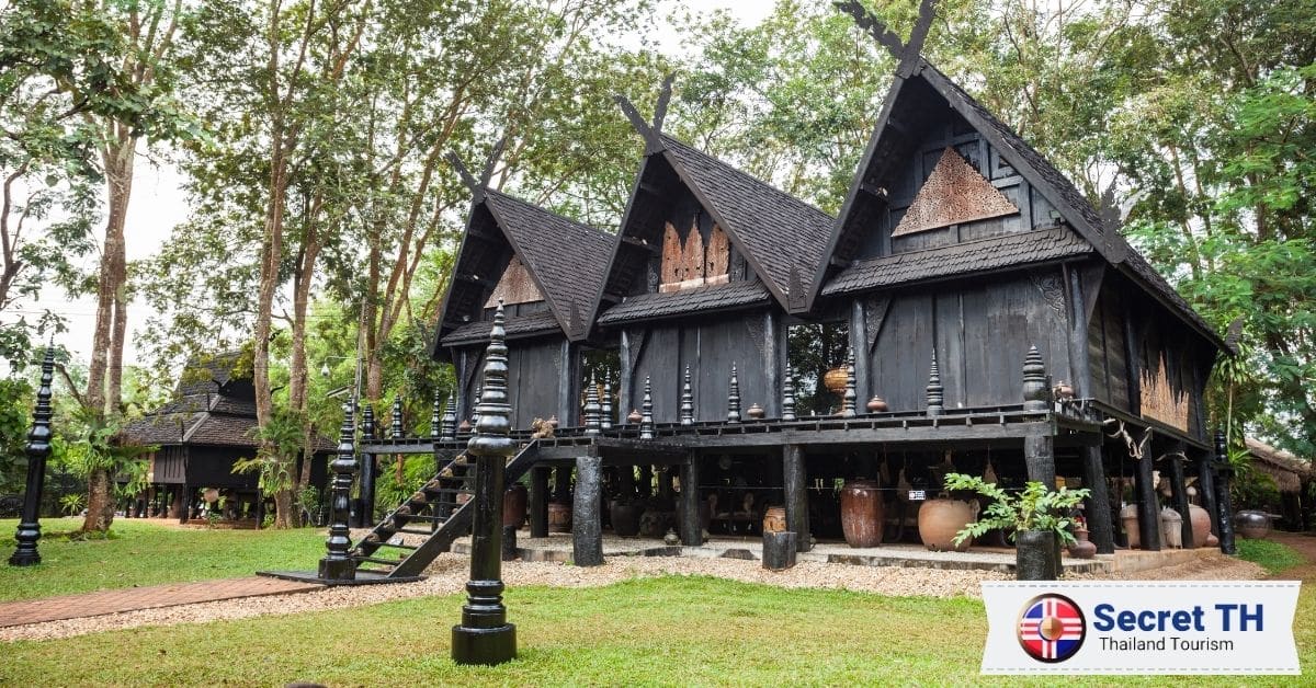 17. Baan Si Dum (Black House)