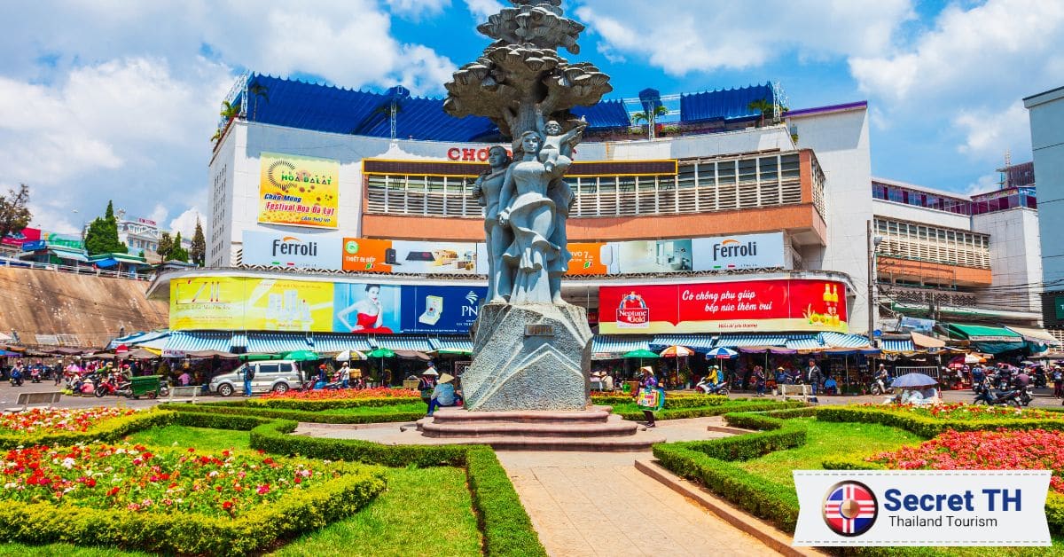 Pratu Nam Market
