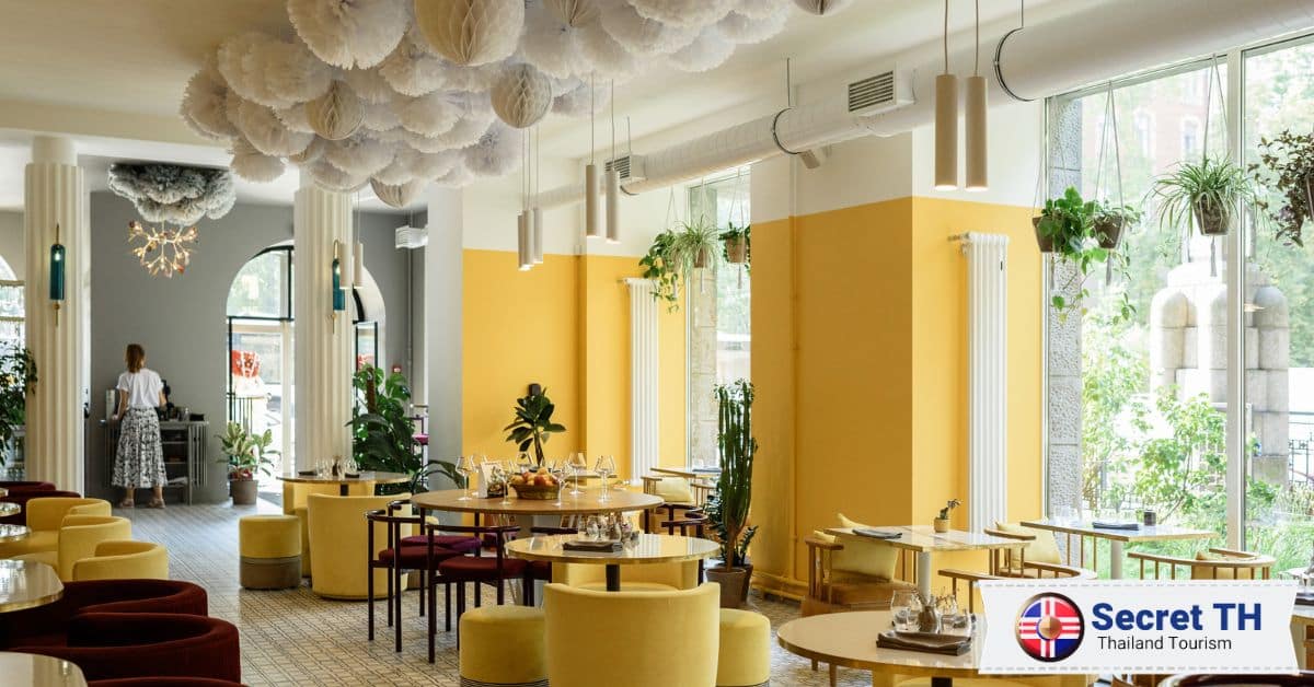2. Raya Restaurant