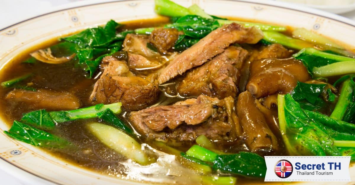 6. Kha Mu Charoensang Silom
