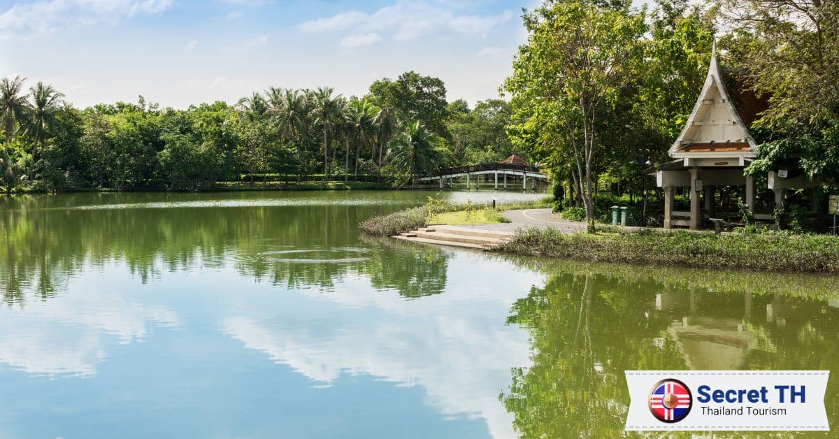Explore the Sri Nakhon Khuean Khan Park and Botanical Garden
